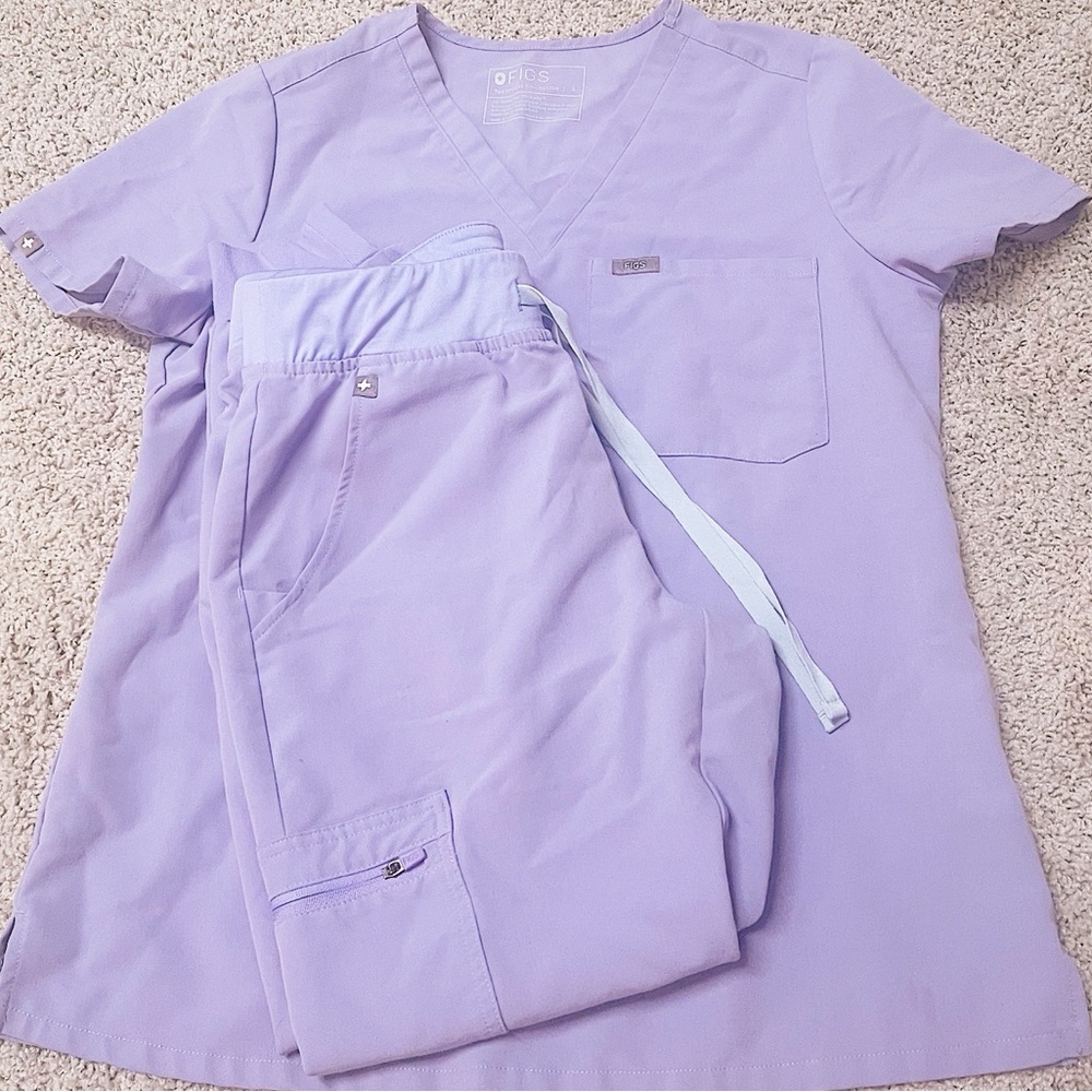 Figs Scrubs Catalina Top S + Zamora joggers in SP